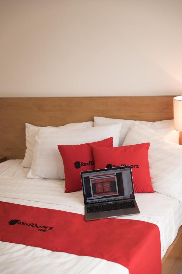 הו צ'י מין סיטי Reddoorz Tuan Viet Hotel Dinh Tien Hoang מראה חיצוני תמונה